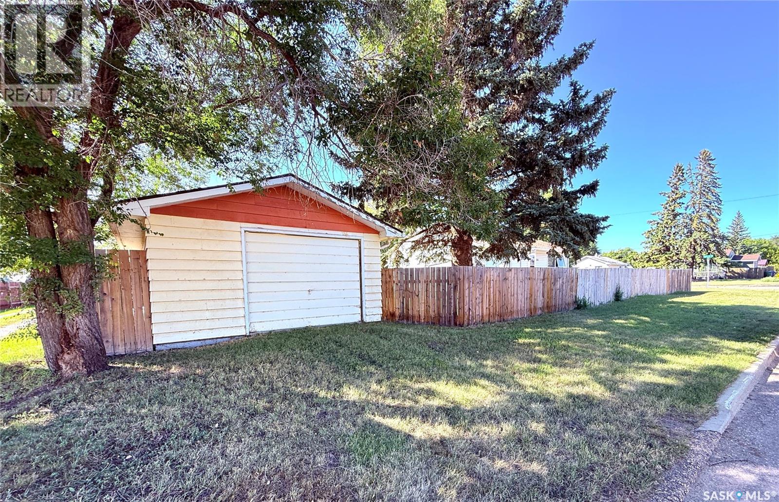 301 26th STREET W - Image 7