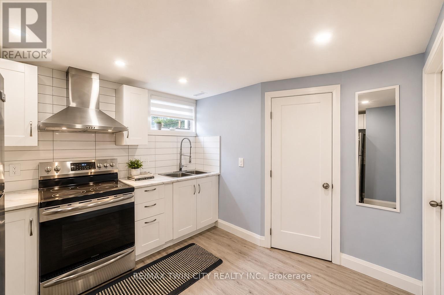 86 CARLYLE DRIVE - 28
