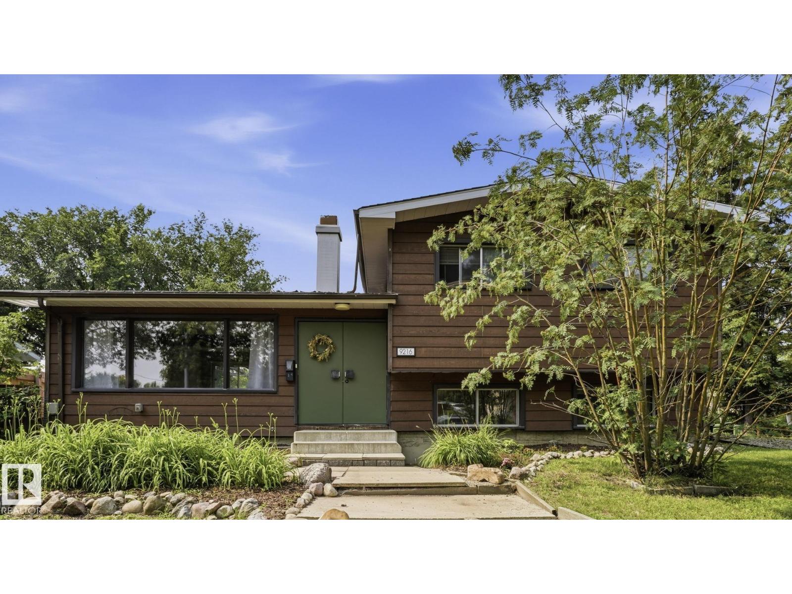 9216 93 ST - 1