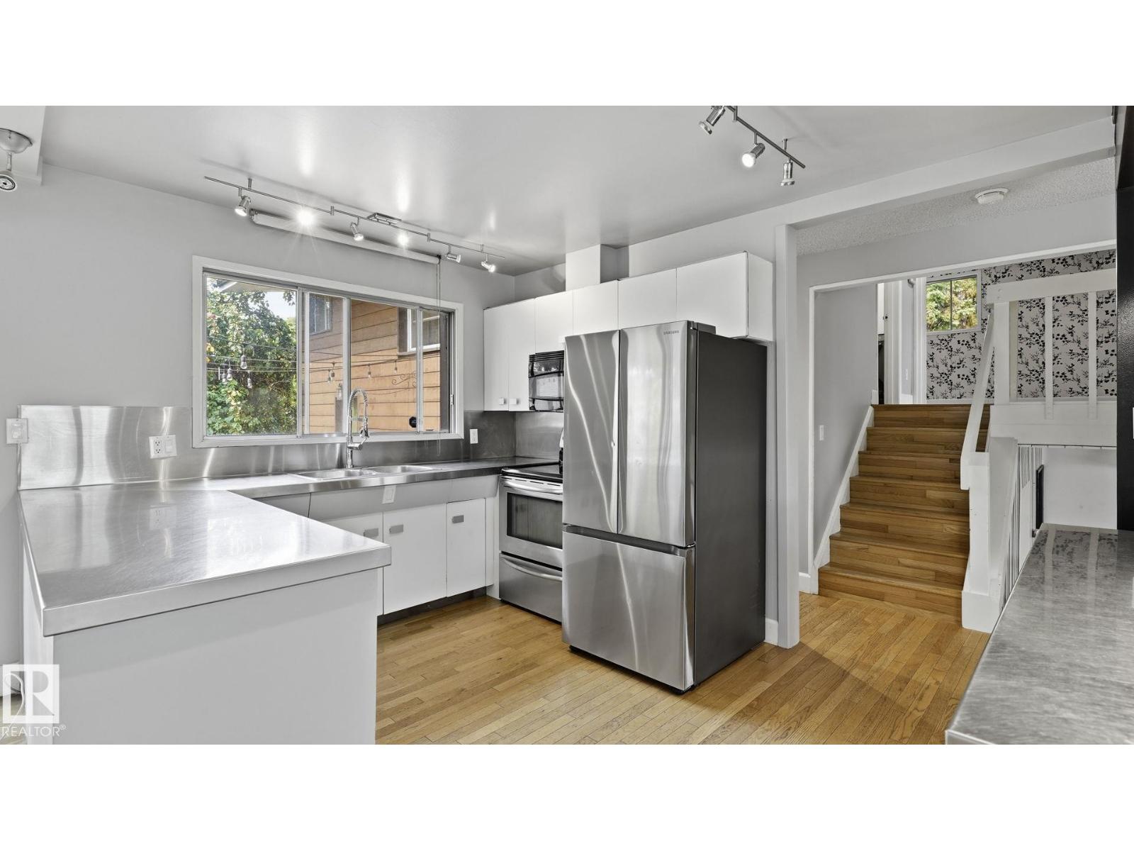 9216 93 ST - 10