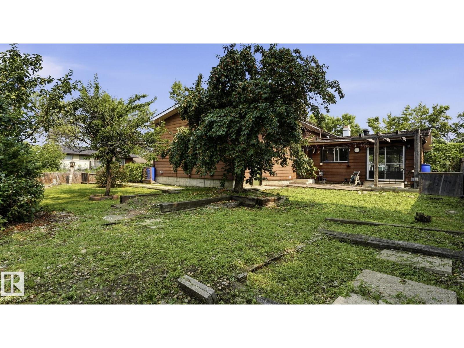 9216 93 ST - 46