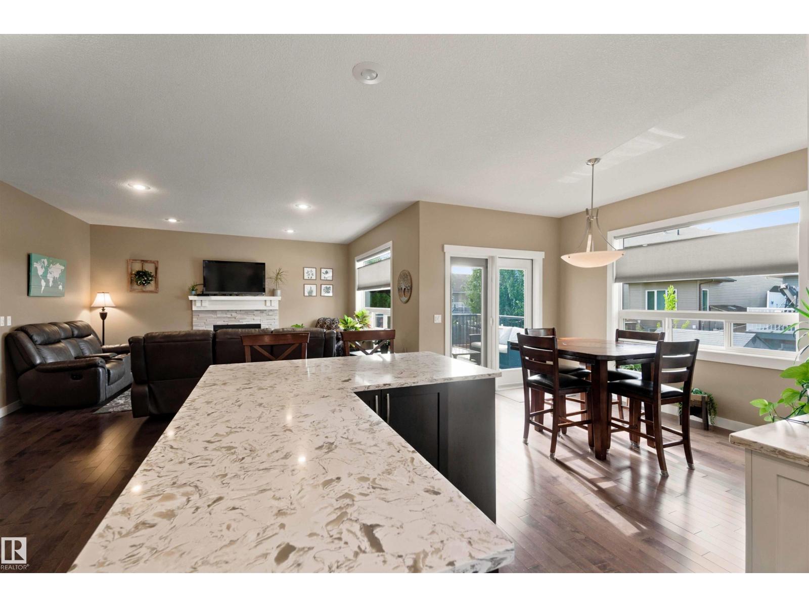 453 MEADOWVIEW DR - 18