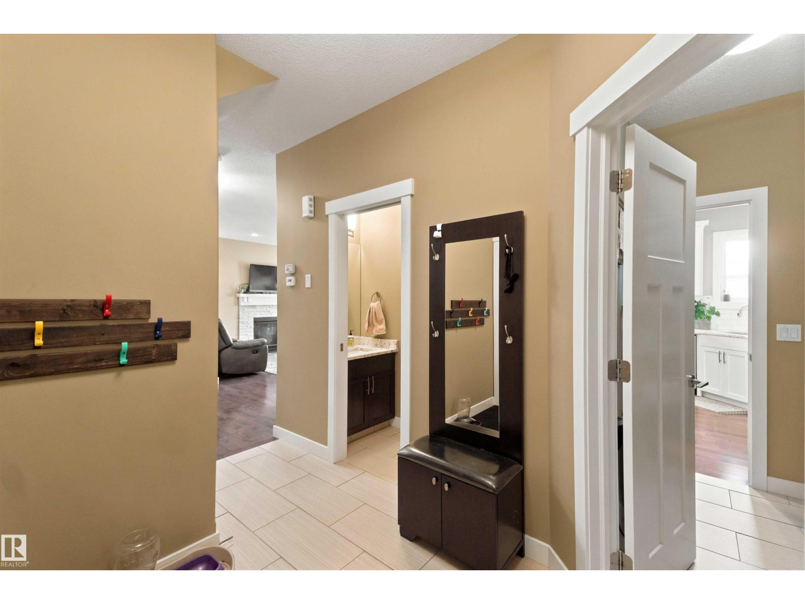 453 MEADOWVIEW DR - Image 24
