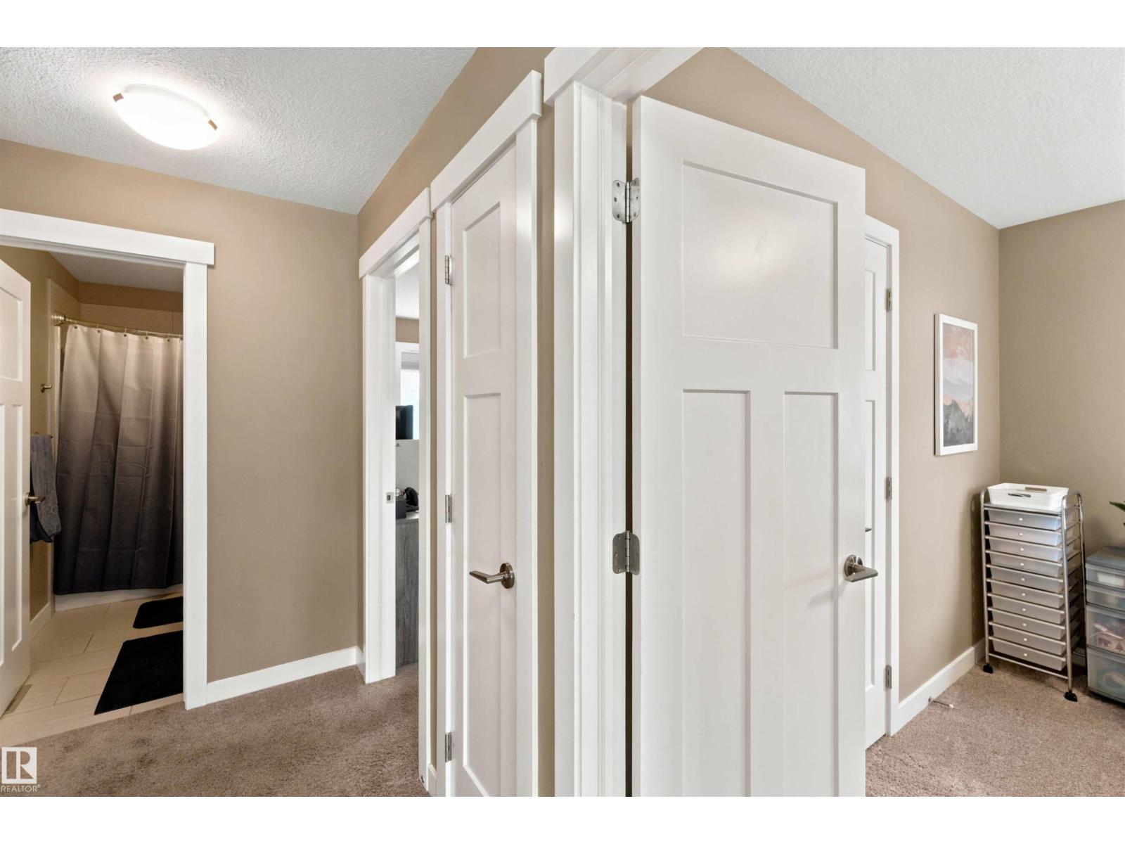453 MEADOWVIEW DR - Image 32