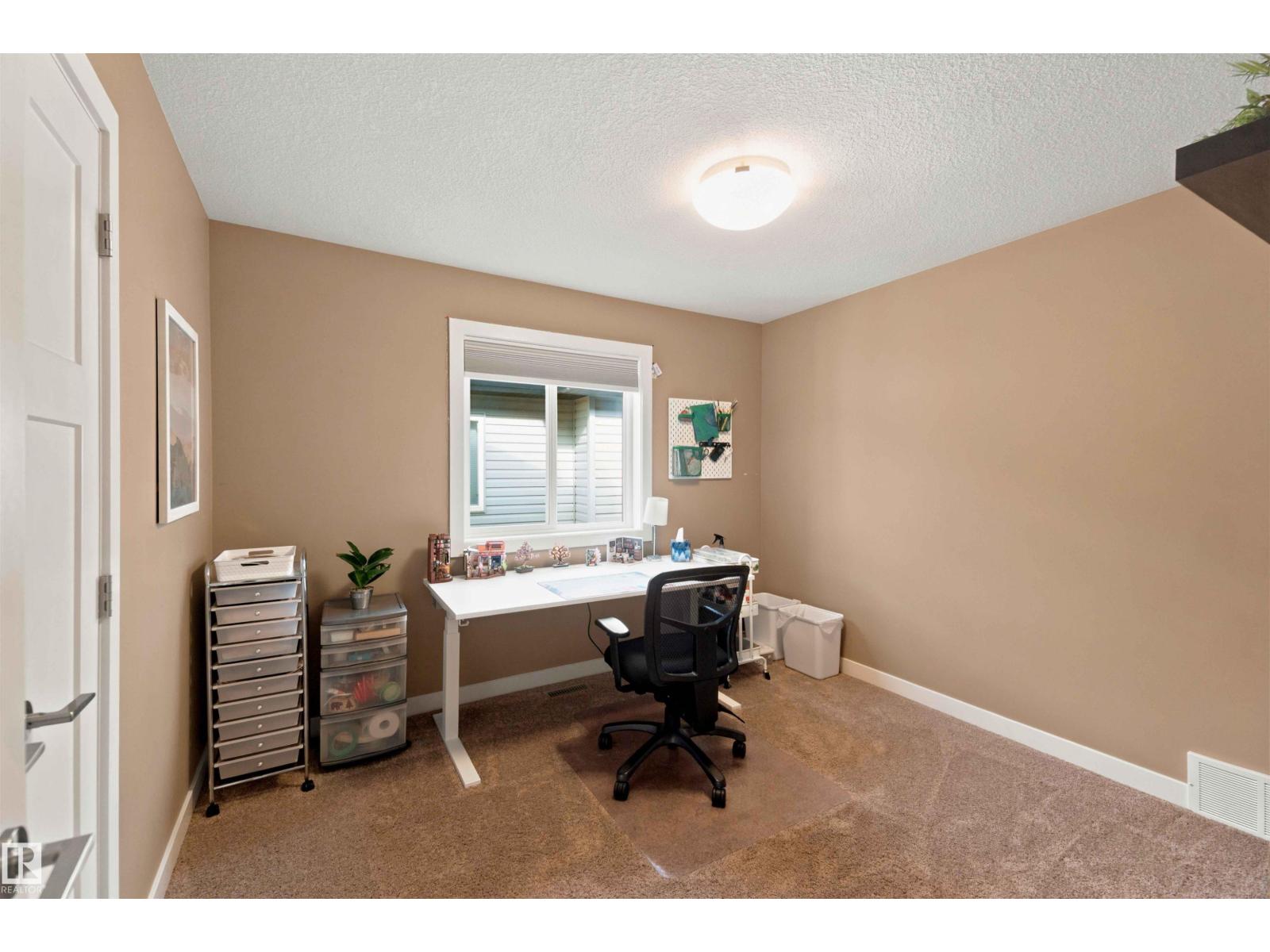 453 MEADOWVIEW DR - Image 33