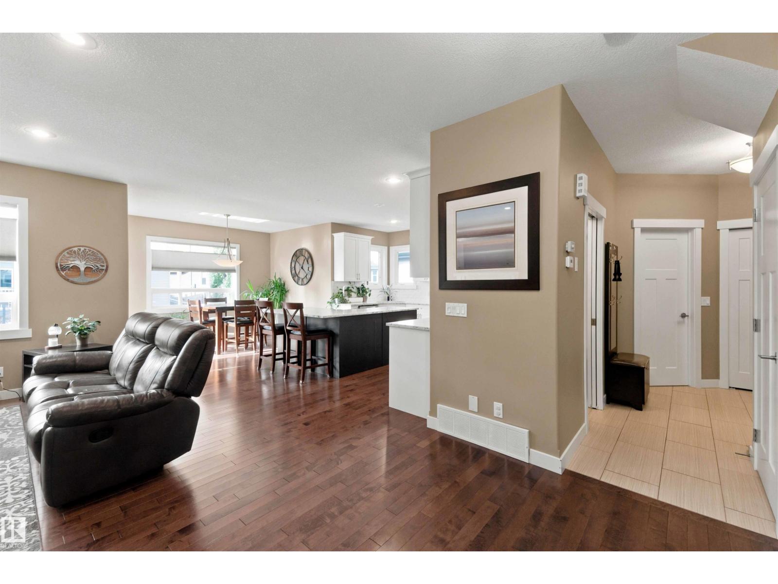 453 MEADOWVIEW DR - Image 8