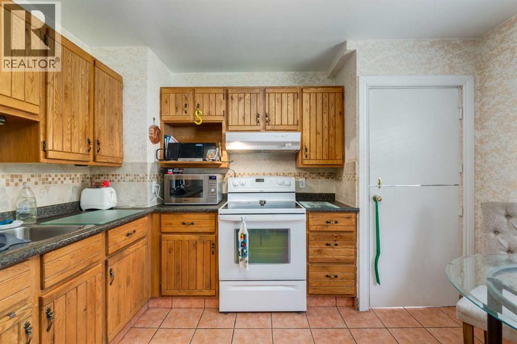 723 Trafford Drive NW - 16