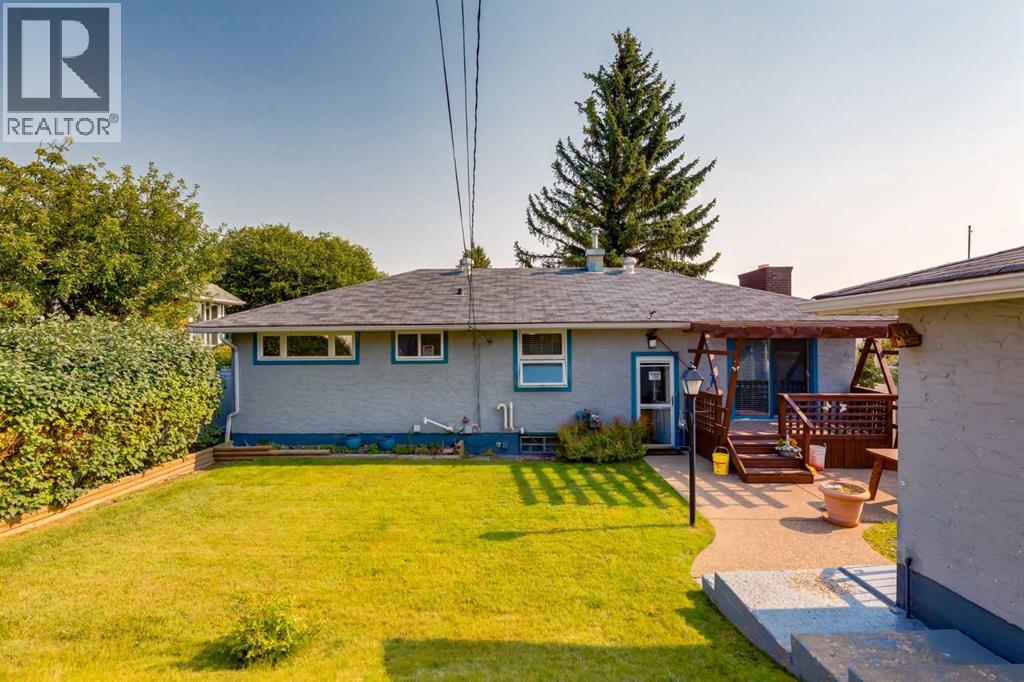 723 Trafford Drive NW - 35