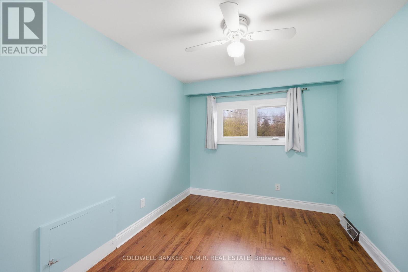1549 SIMCOE STREET N - 16