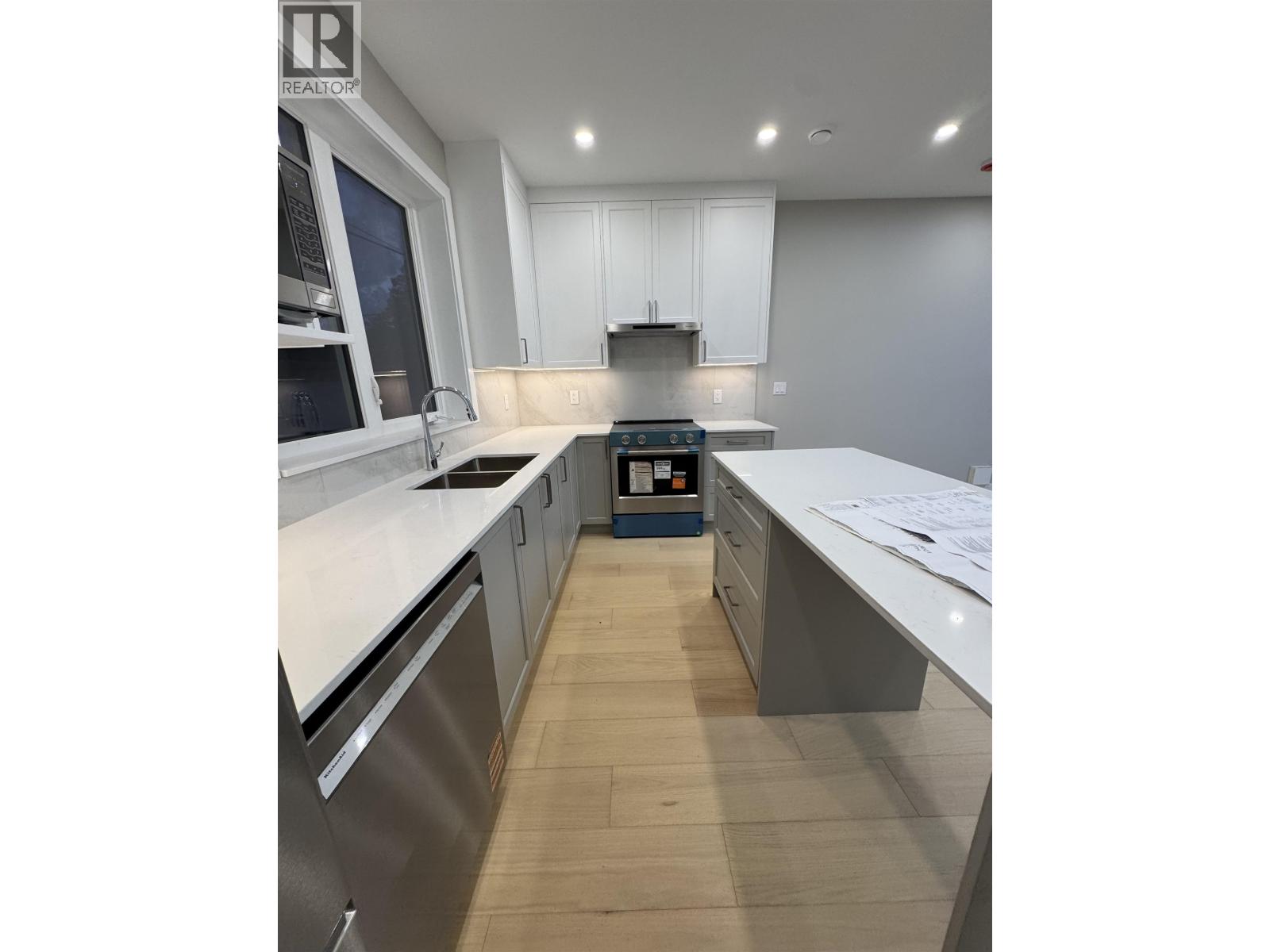2 Bed, 3 Bath House for Rent in Vancouver – 3-4690 W 6 AVENUE, Vancouver – MLS# R3158036 - Image 17
