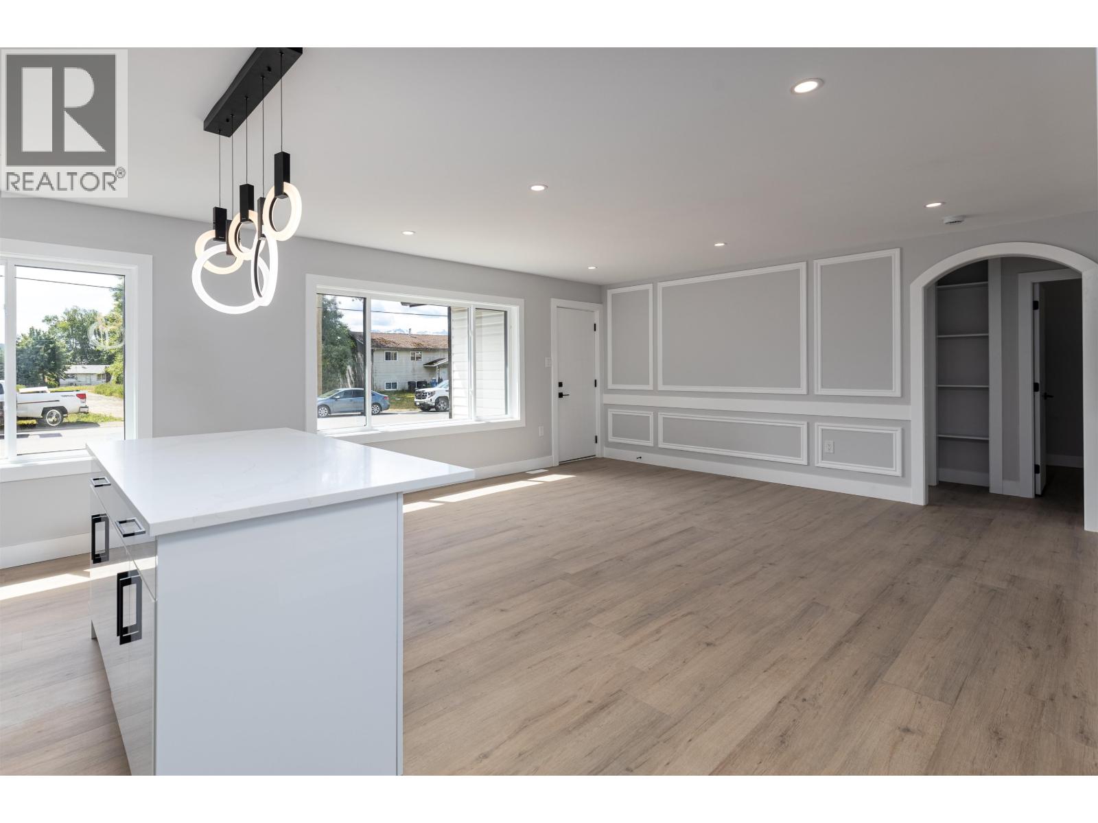 4726 DAVIS Avenue, Terrace
