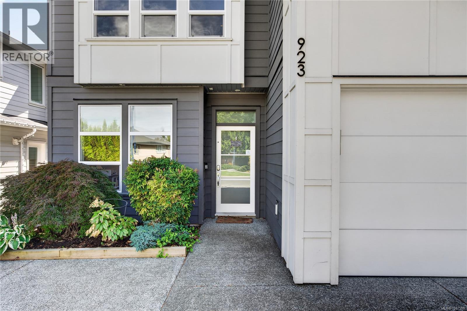 923 Randall Pl - 36
