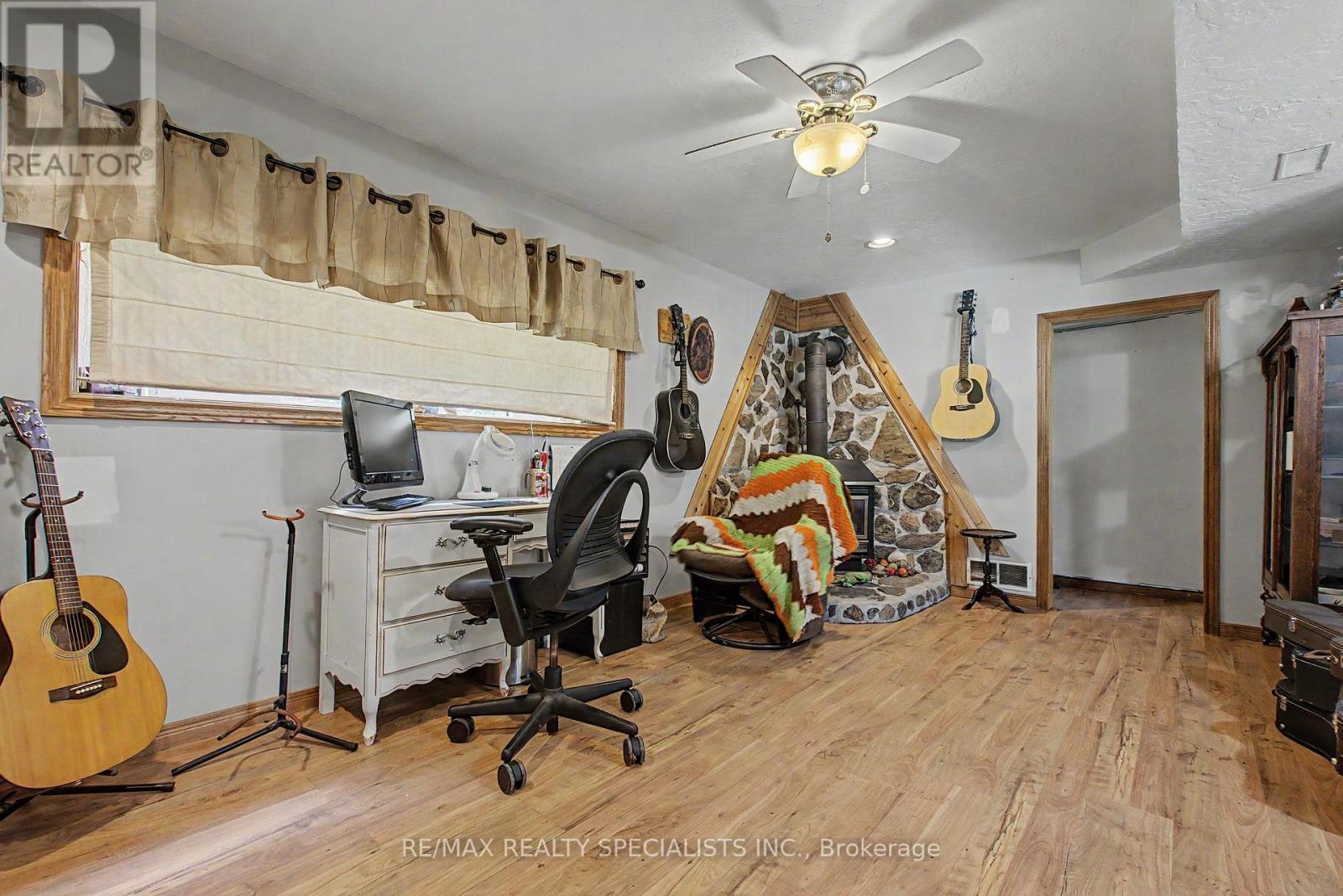168 ASMUS STREET - 17