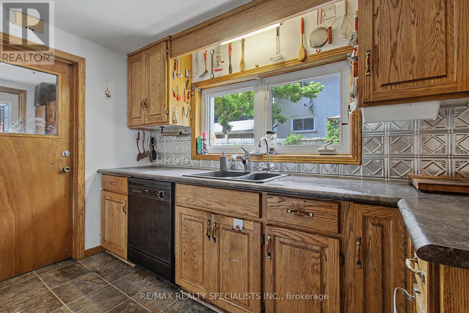168 ASMUS STREET - Image 21