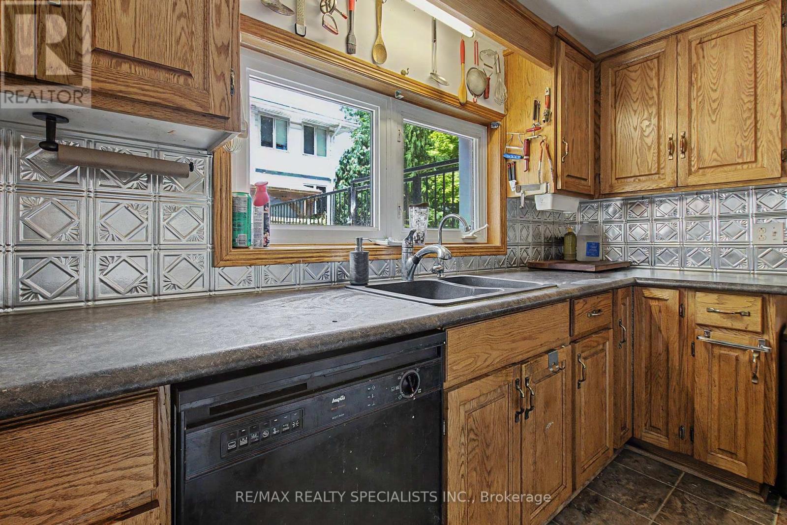 168 ASMUS STREET - 22