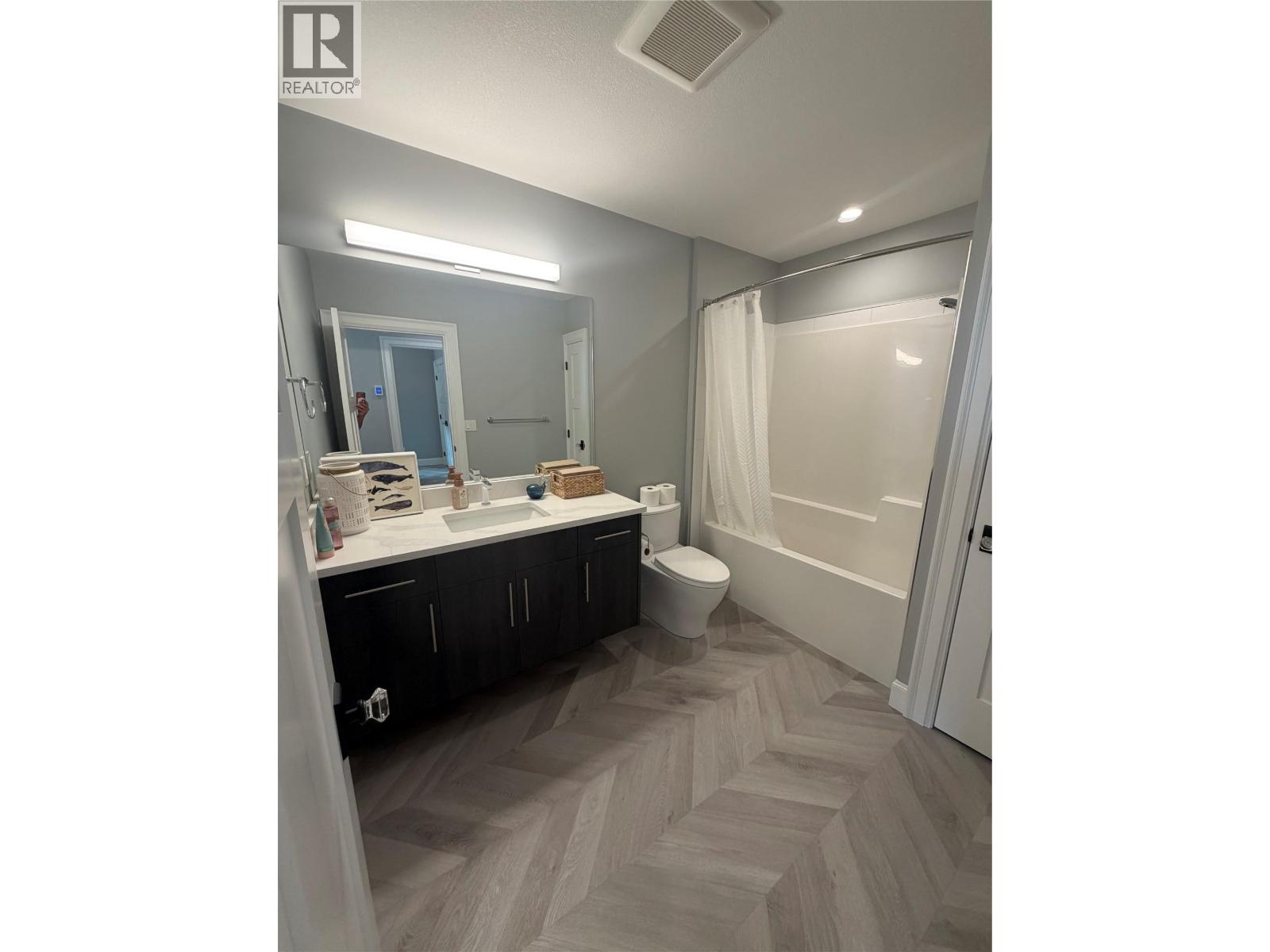 628 Hart Place, Vernon