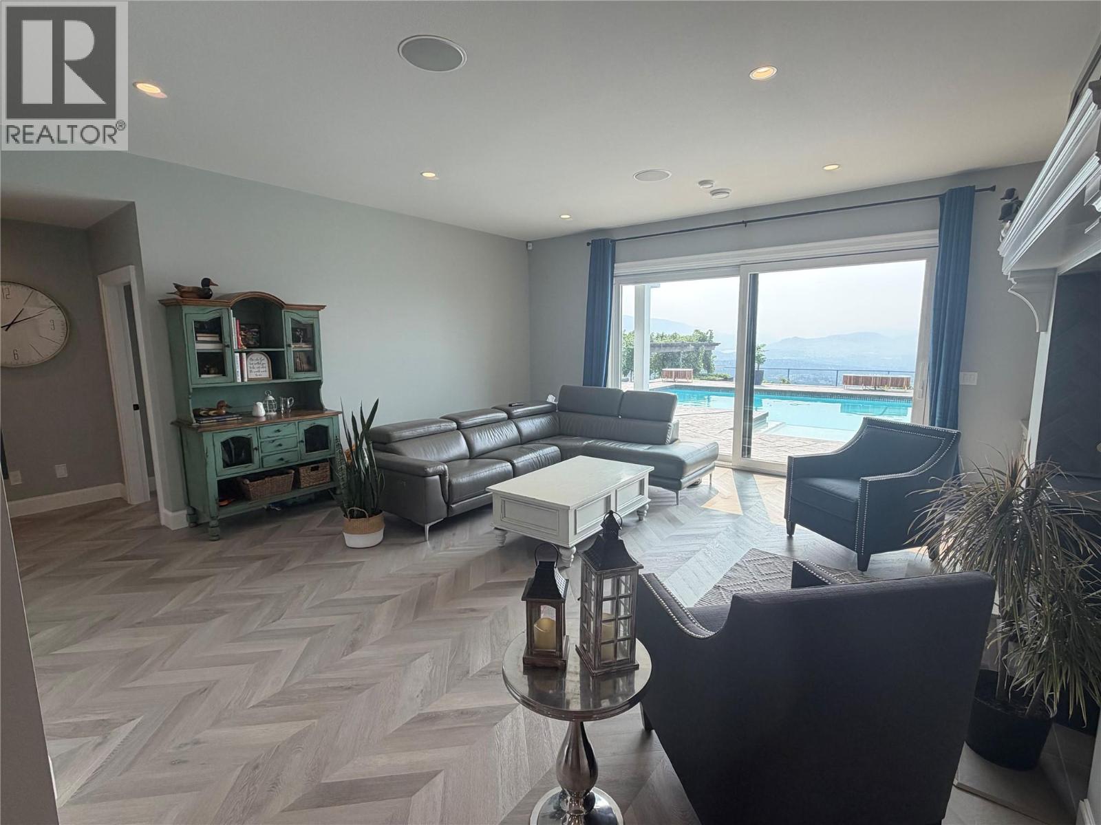 628 Hart Place - 47