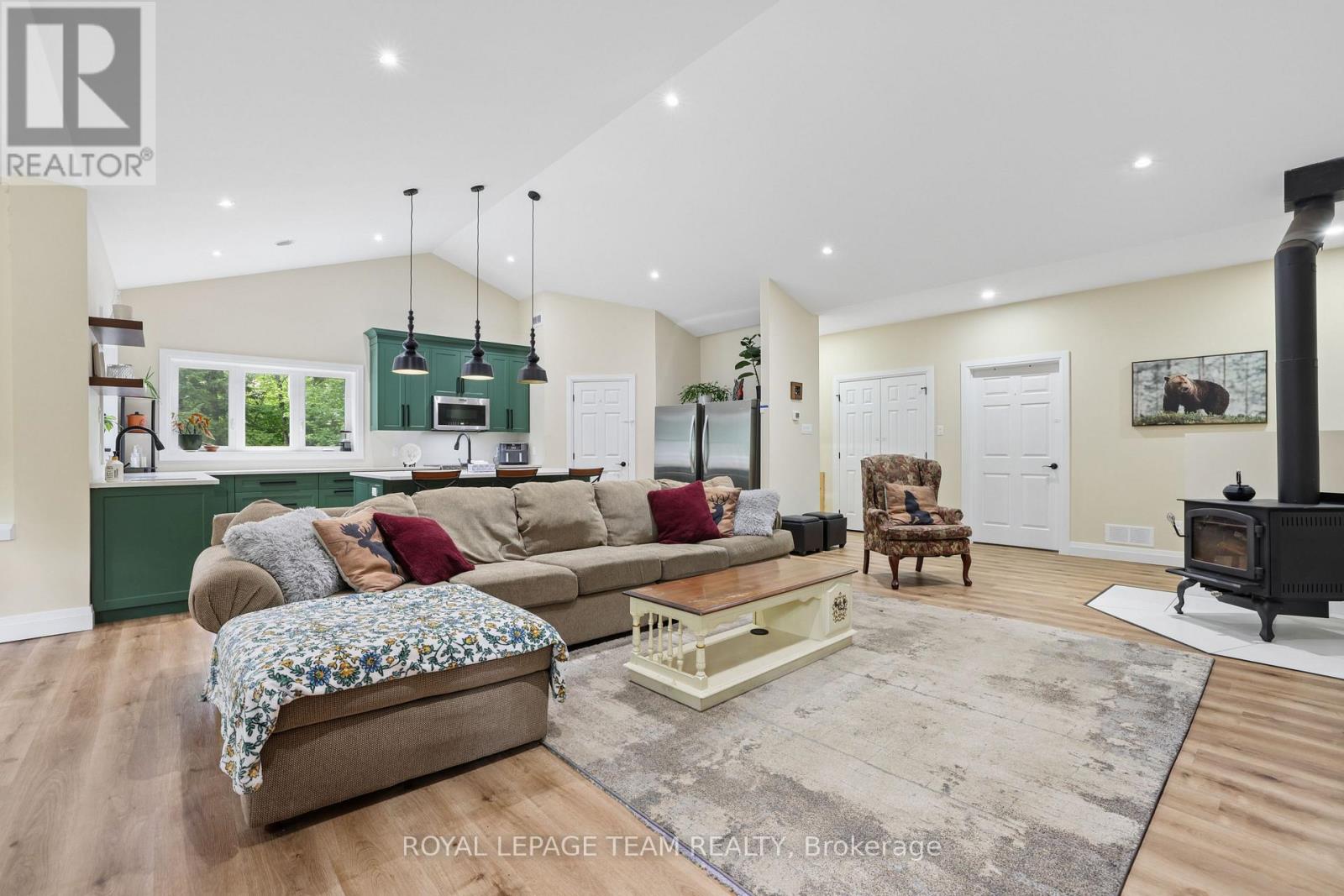 921 FERGUSON LAKE ROAD - Image 22
