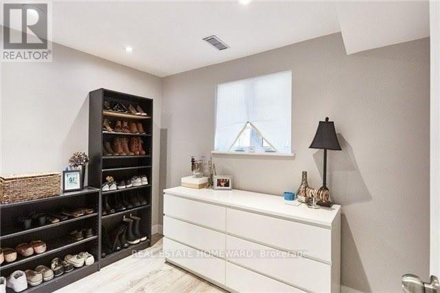 47 Lowder Place, Whitby (Downtown Whitby), Ontario, L1N8B8, Whitby (Downtown Whitby), Ontario — photo 4 of 5