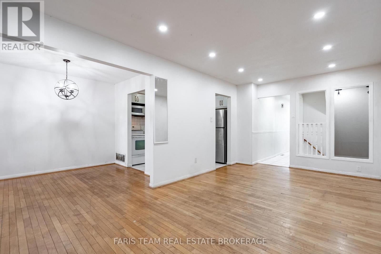 58 CHAUCER CRESCENT - 13