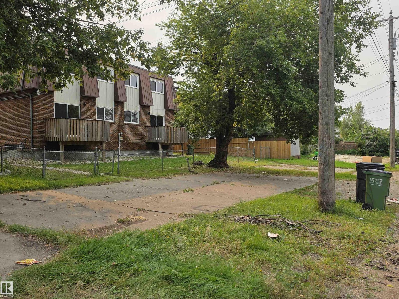 12014-12018A 69 ST NW - 4