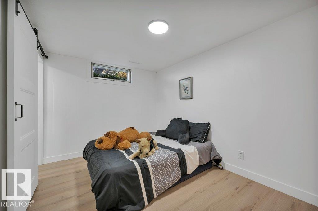 899 ALDER AV - Image 32