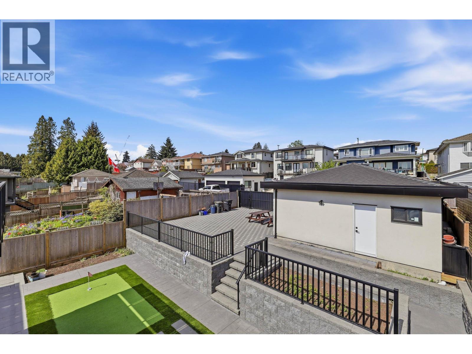 9 Bed, 9 Bath House for Sale in Burnaby – 8061 11TH AVENUE, Burnaby – MLS# R3158009 - Image 32