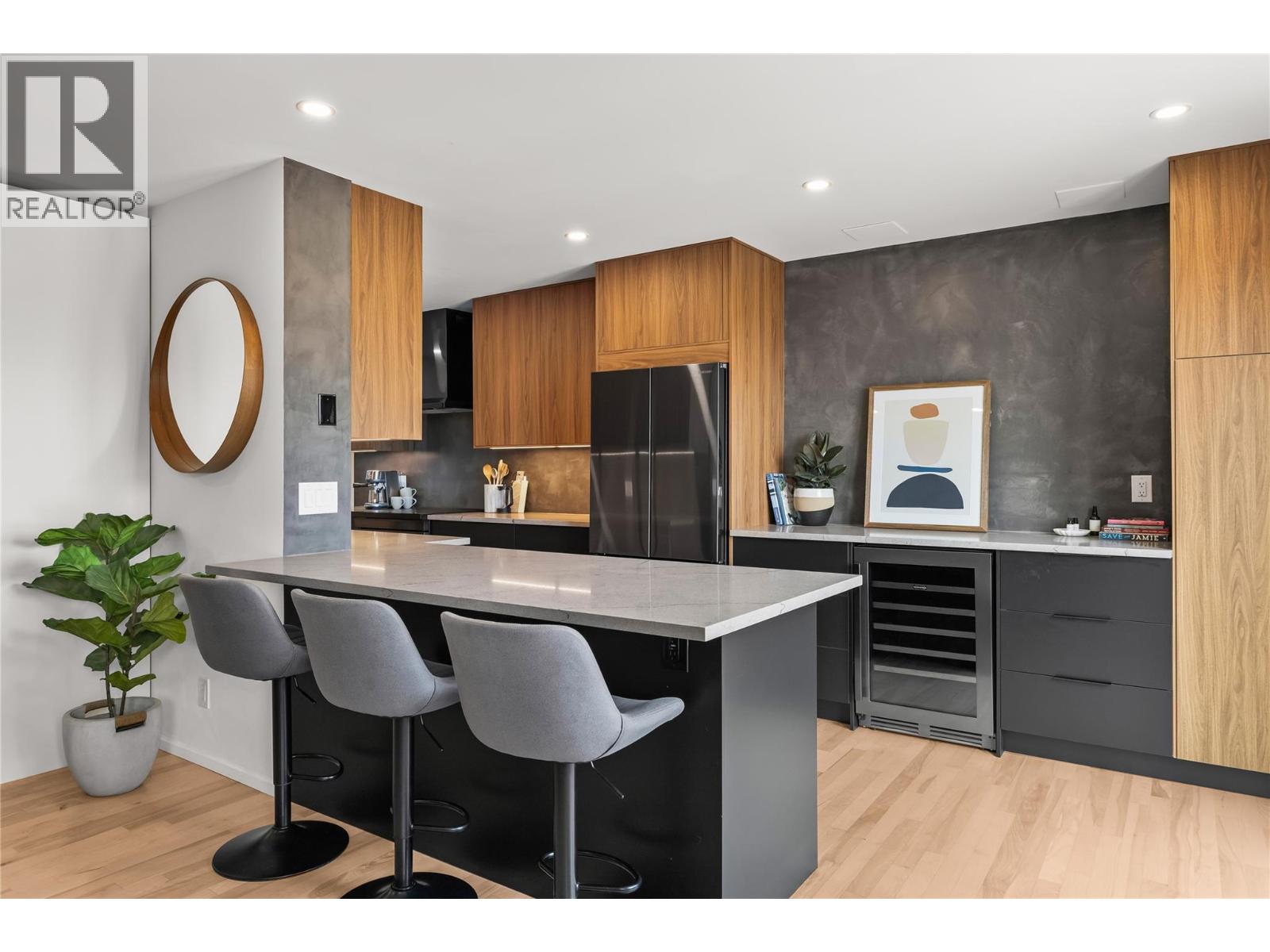 504 1915 Pacific Court, Kelowna