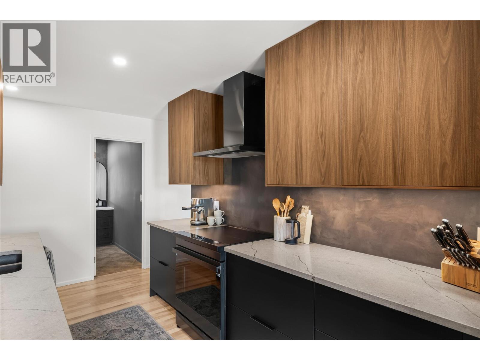 504 1915 Pacific Court, Kelowna