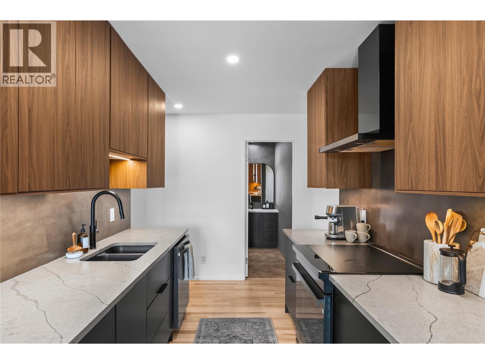 #504 1915 Pacific Court - 13