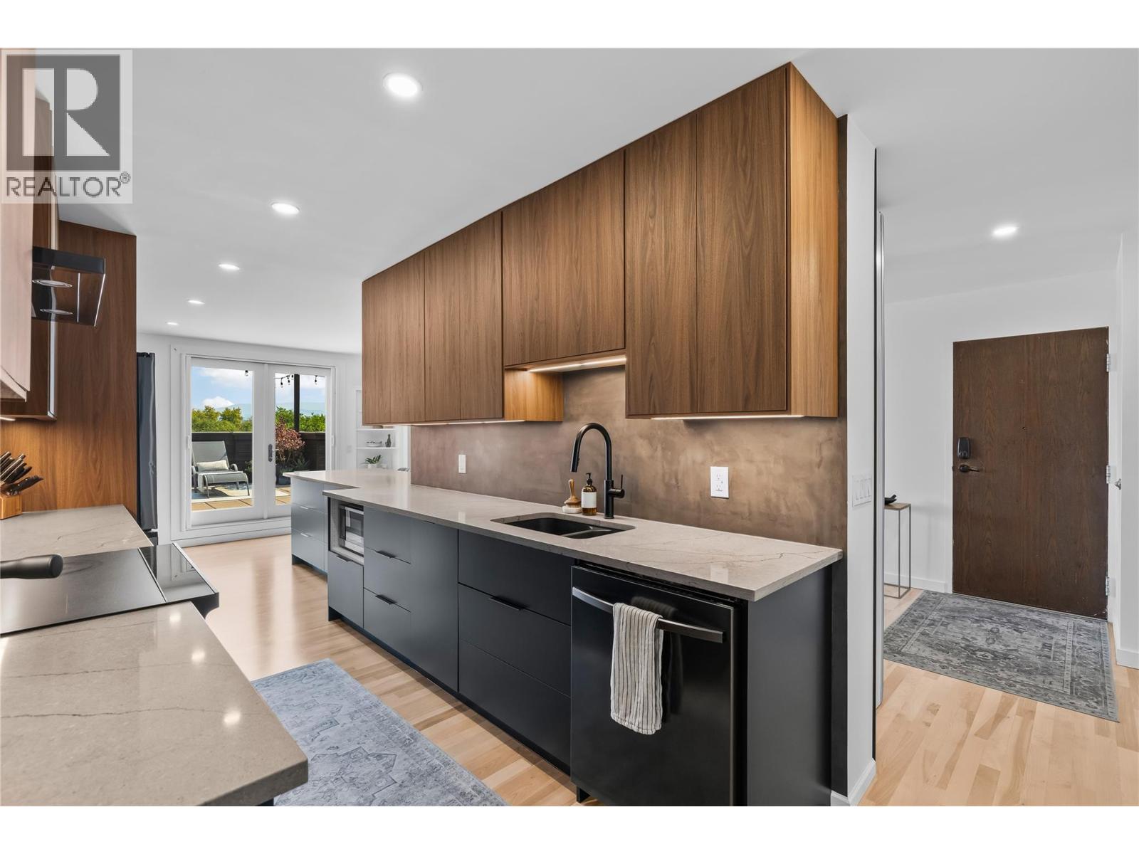 504 1915 Pacific Court, Kelowna