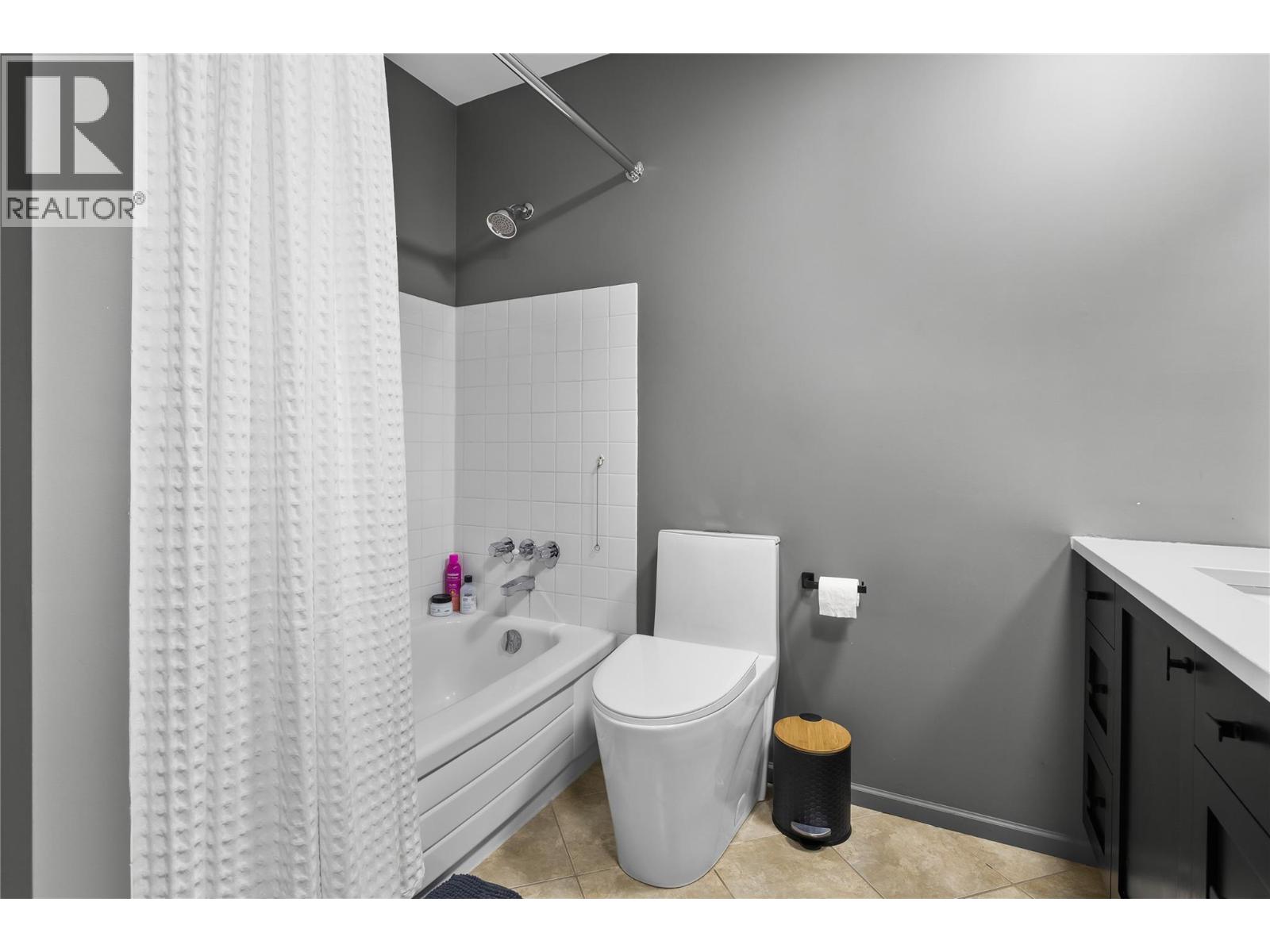 504 1915 Pacific Court, Kelowna