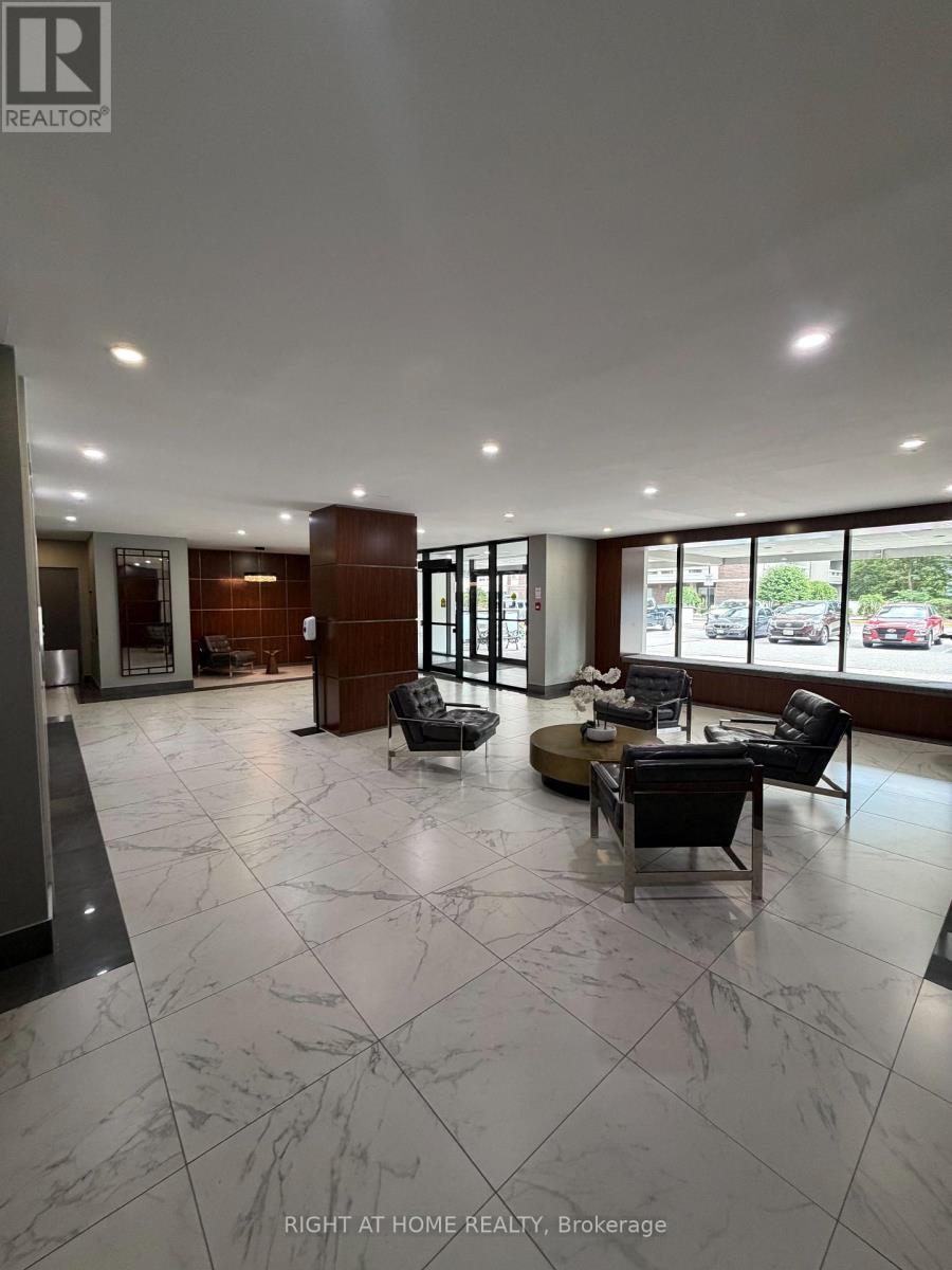 #802 60 INVERLOCHY BOULEVARD - 16
