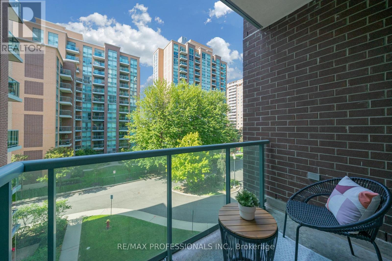 #402 9 MICHAEL POWER PLACE - Image 34