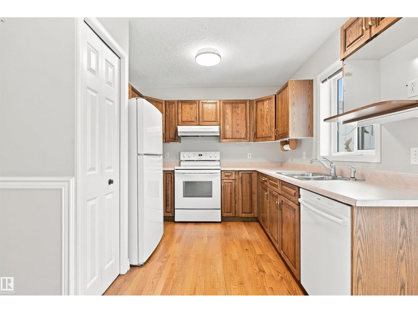 #1 3311 58 ST NW - 16