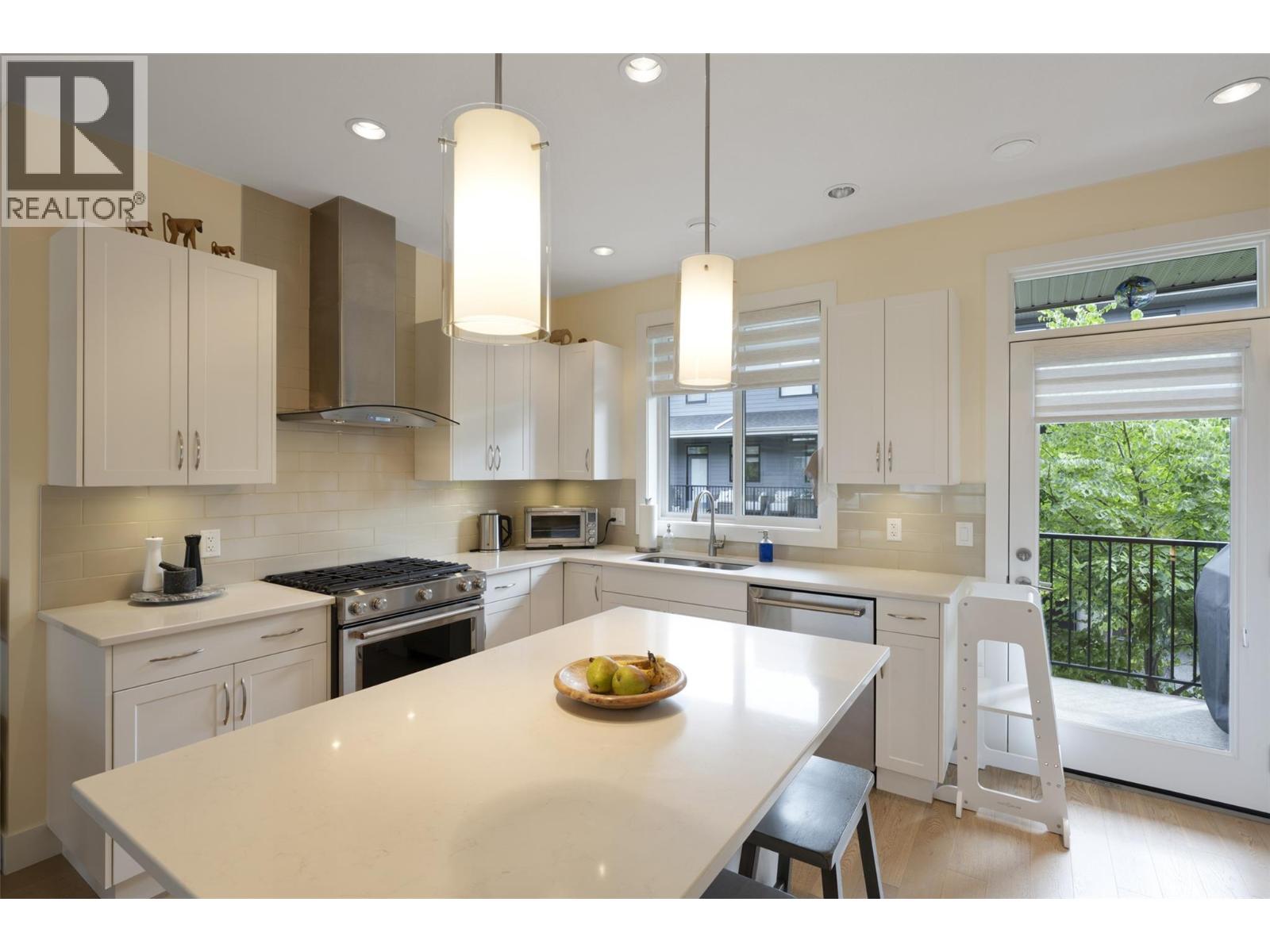144 1102 Cameron Avenue, Kelowna