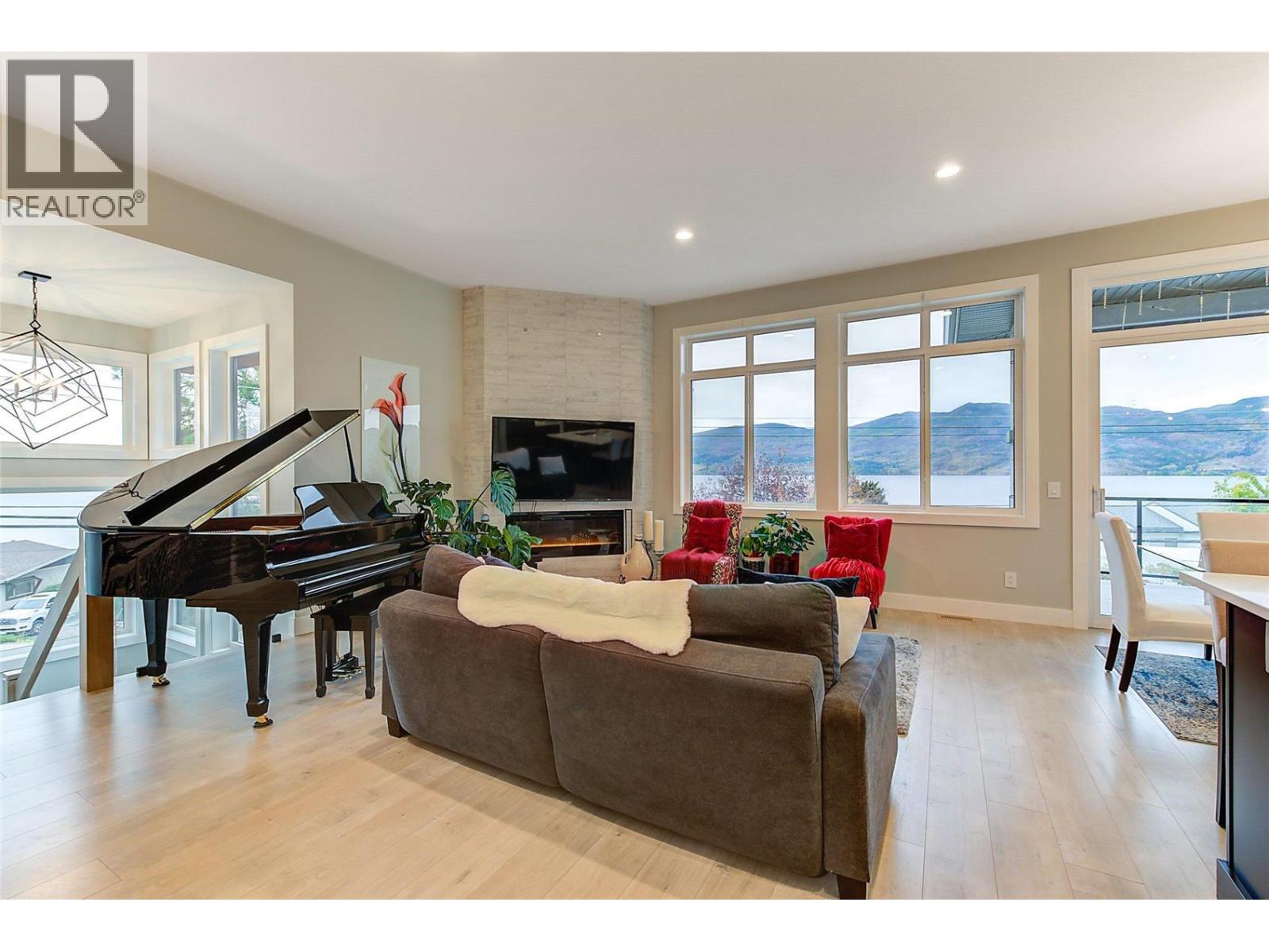  3953 Beachview Drive, West Kelowna