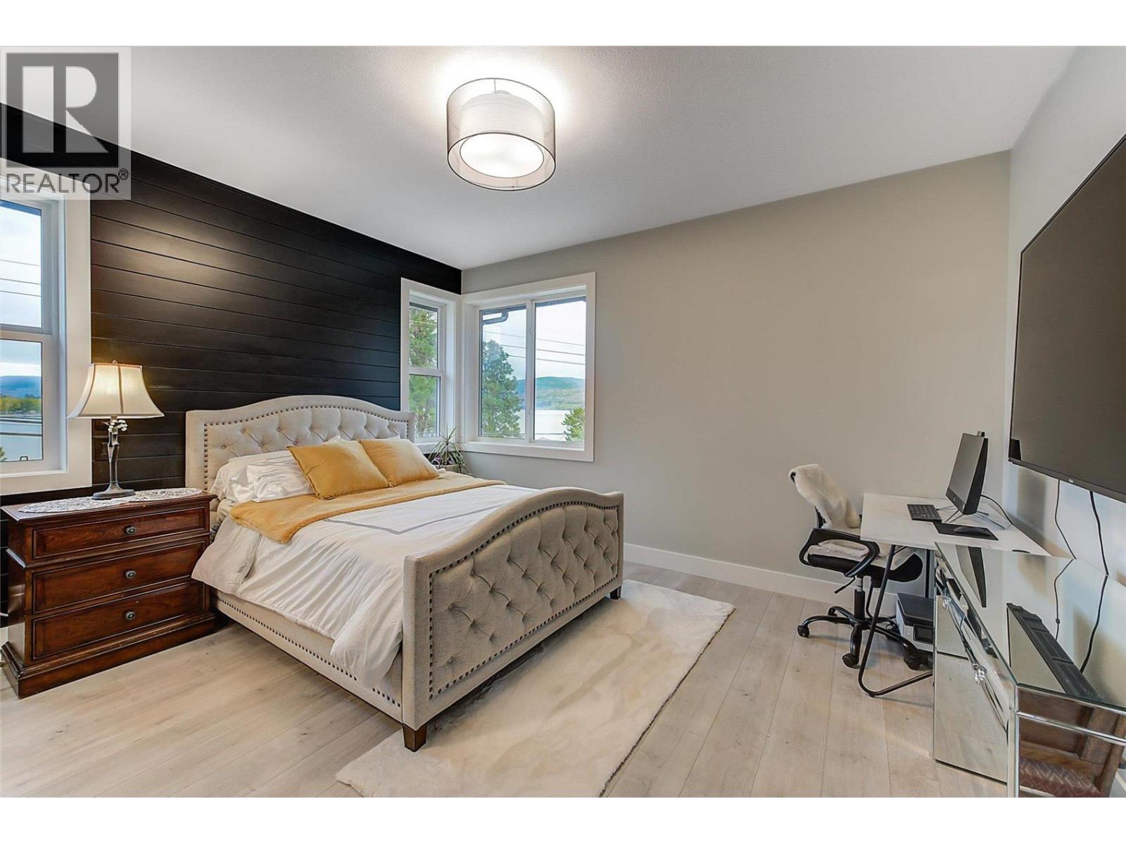  3953 Beachview Drive, West Kelowna