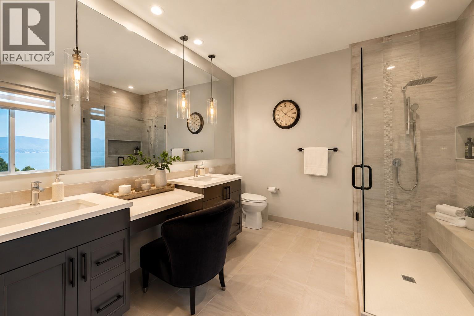  3953 Beachview Drive, West Kelowna
