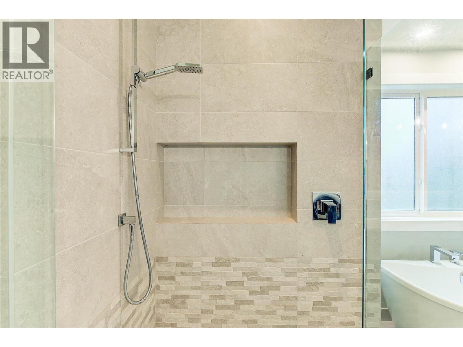  3953 Beachview Drive, West Kelowna