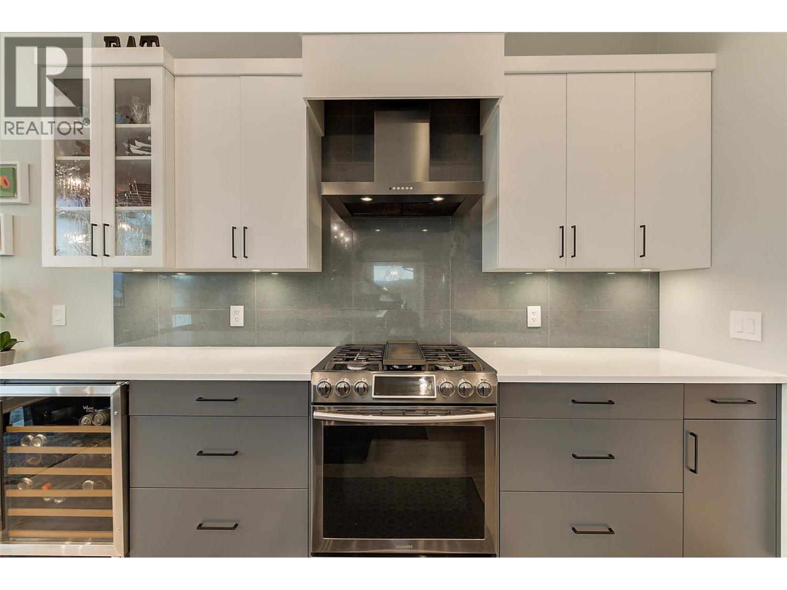  3953 Beachview Drive, West Kelowna