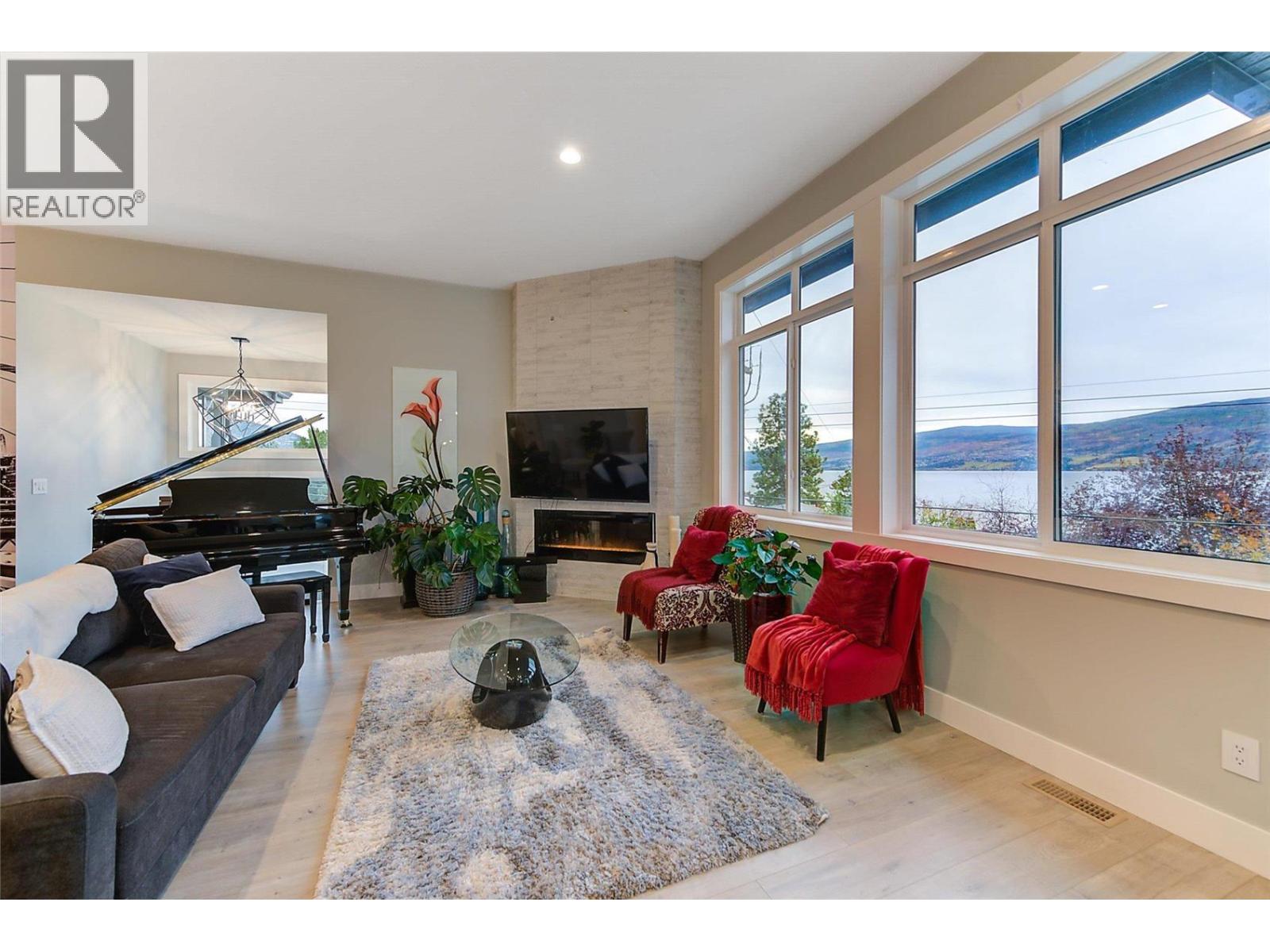  3953 Beachview Drive, West Kelowna