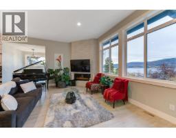 Kitchen - 3953 Beachview Drive, West Kelowna, BC V4T2K1 Photo 9
