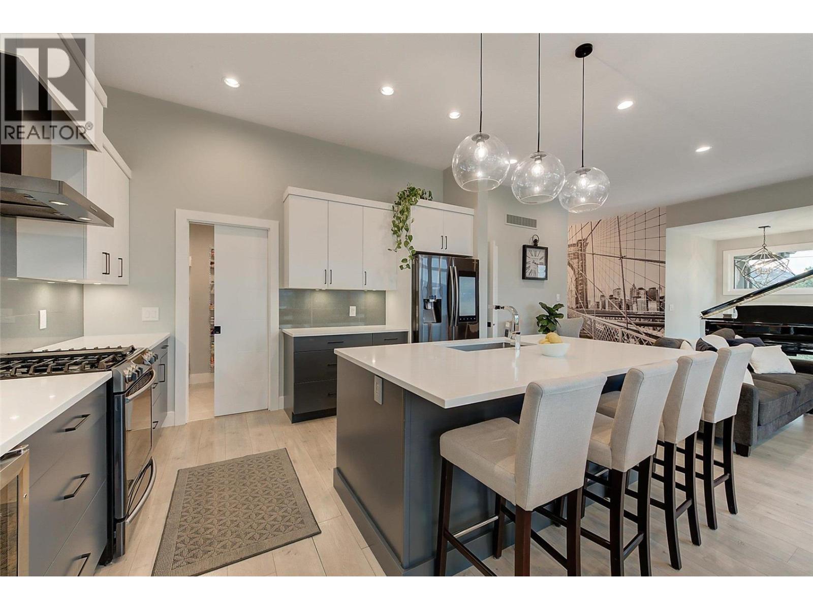  3953 Beachview Drive, West Kelowna