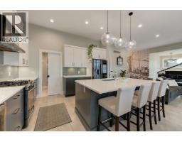 Living room - 3953 Beachview Drive, West Kelowna, BC V4T2K1 Photo 11