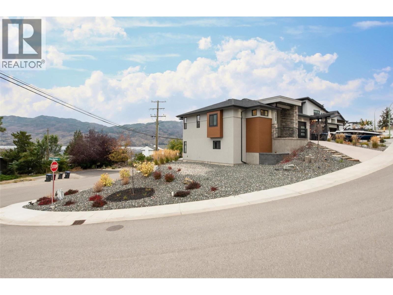  3953 Beachview Drive, West Kelowna