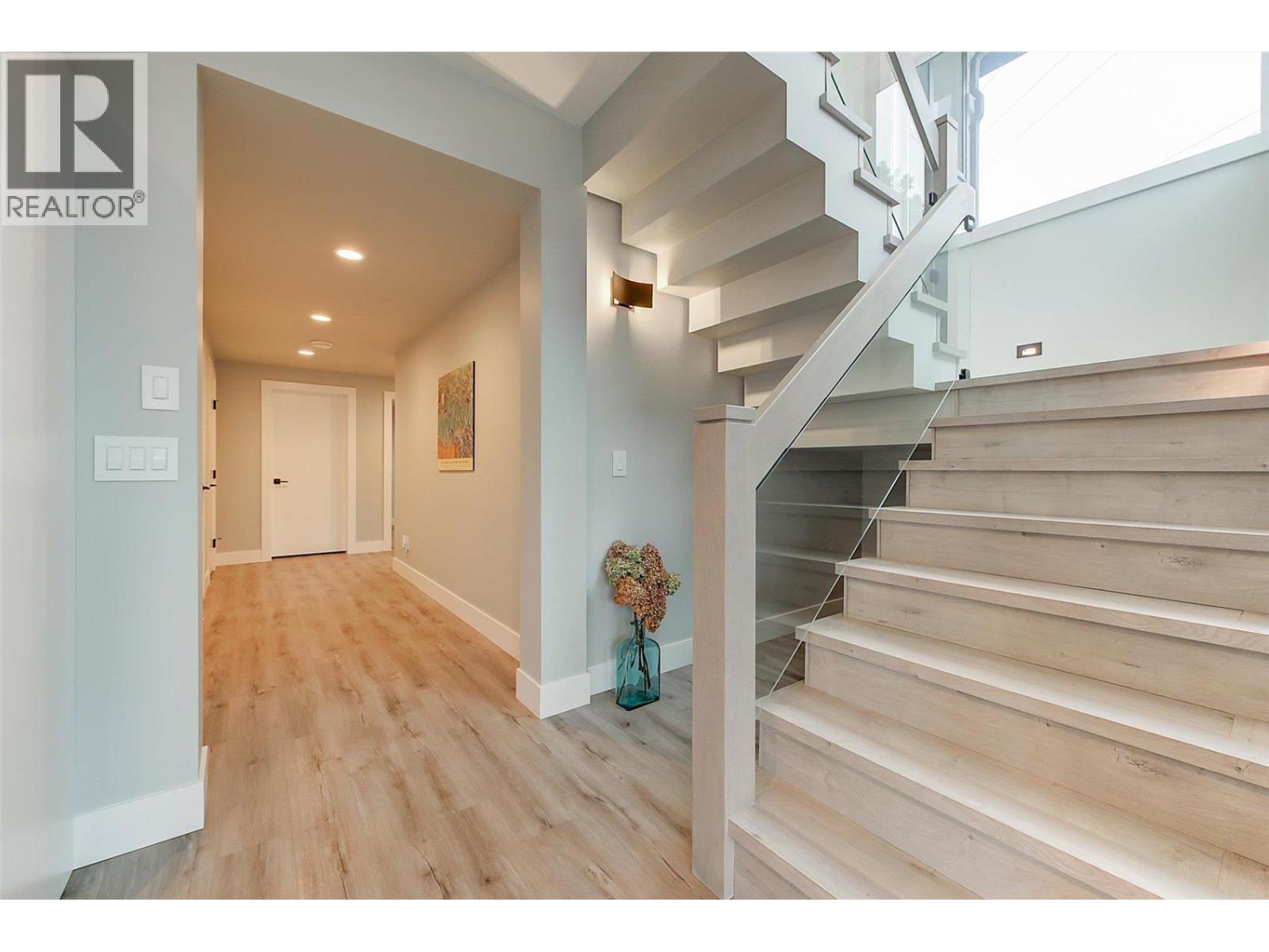  3953 Beachview Drive, West Kelowna