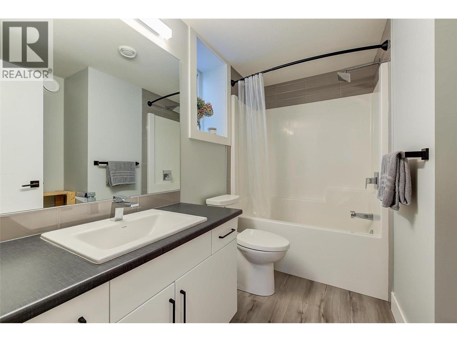  3953 Beachview Drive, West Kelowna