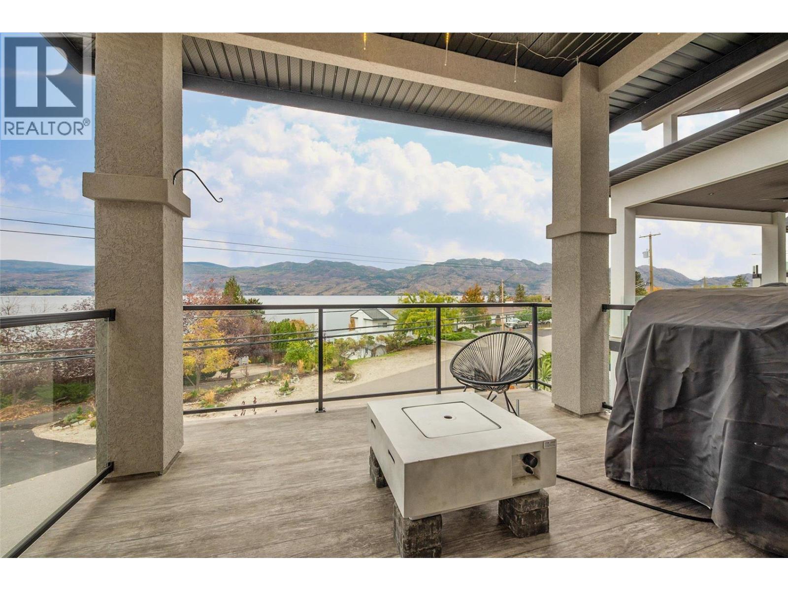  3953 Beachview Drive, West Kelowna