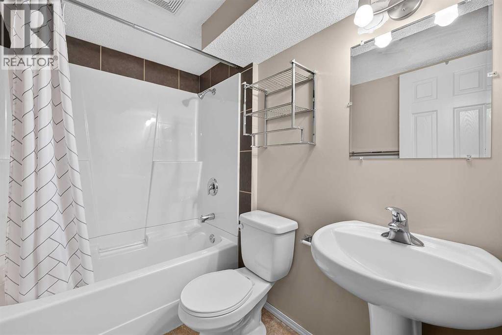249 Elgin Manor SE - Image 40